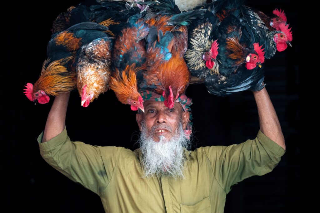 Carrying livelihood on his head — photograph by Azim Khan Ronnie (STF One Frame 2025).