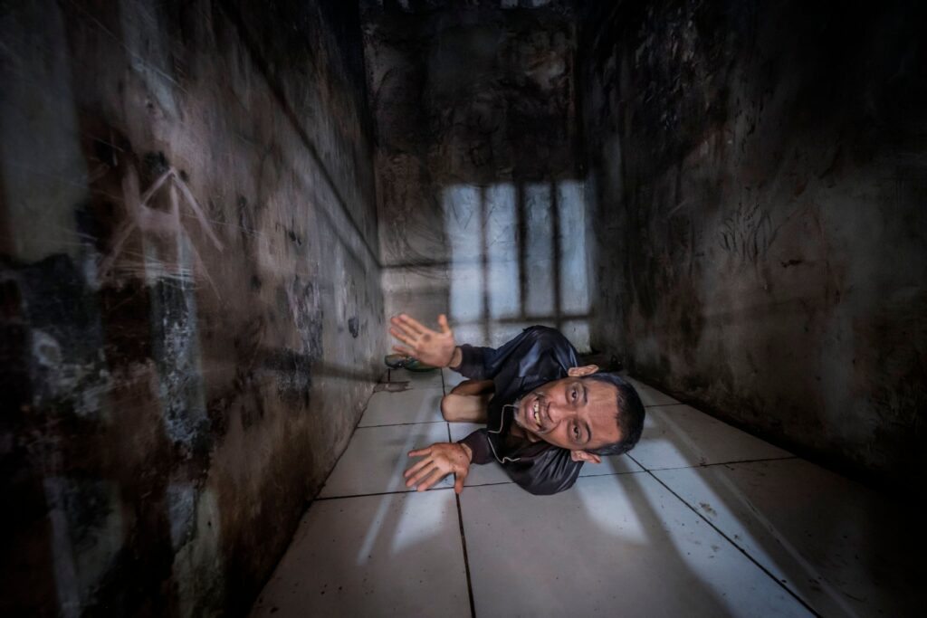 Frame 1 of 15 from Chains of Madness, a photo essay by Alain Schroeder