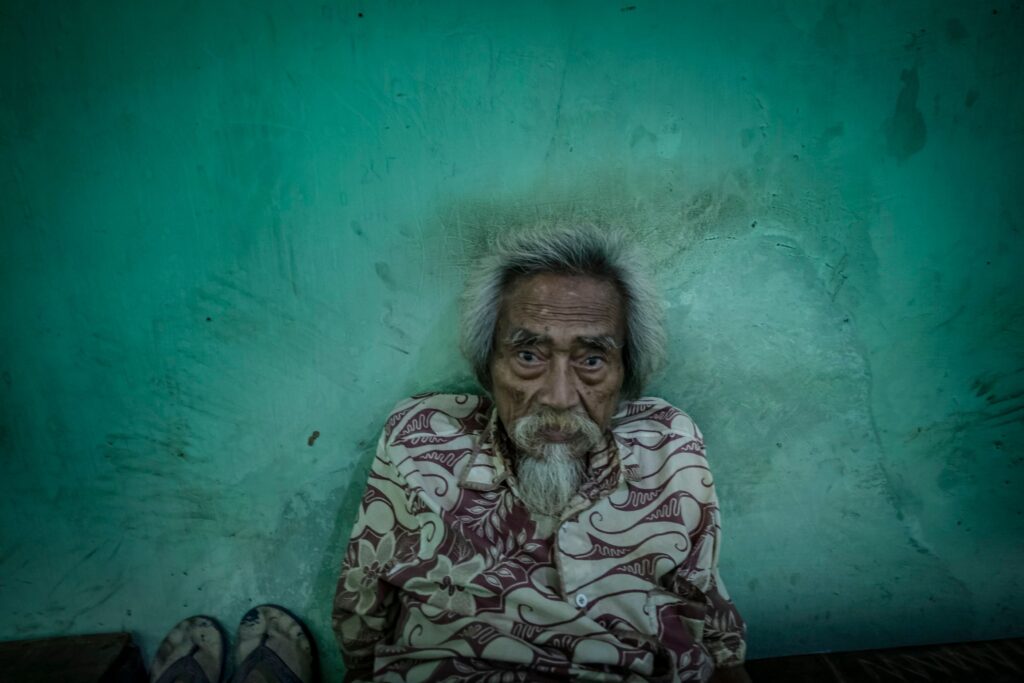 Frame 4 of 15 from Chains of Madness, a photo essay by Alain Schroeder