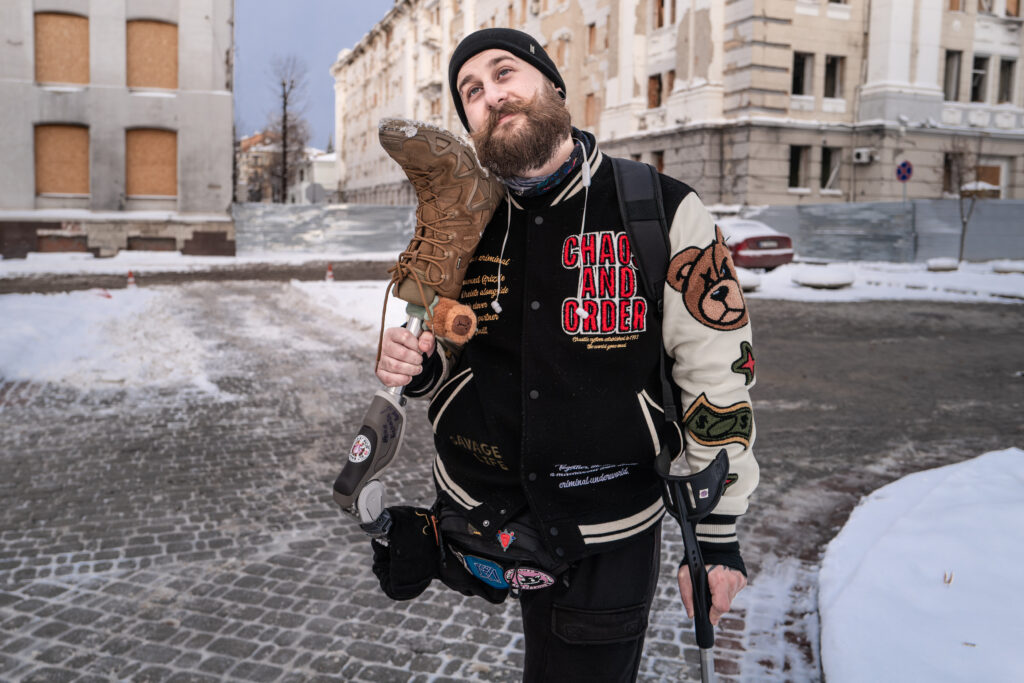 Frame 7 of 14 from Frontlines of Dignity, Shredded Skies and Other Love Stories, a photo essay by Marylise Vigneau