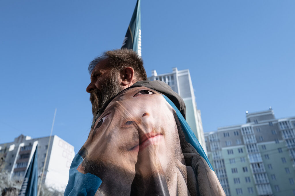 Frame 9 of 14 from Frontlines of Dignity, Shredded Skies and Other Love Stories, a photo essay by Marylise Vigneau