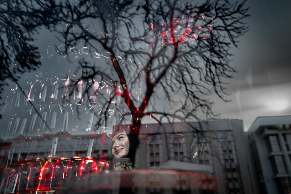 Frame 10 of 14 from Frontlines of Dignity, Shredded Skies and Other Love Stories, a photo essay by Marylise Vigneau