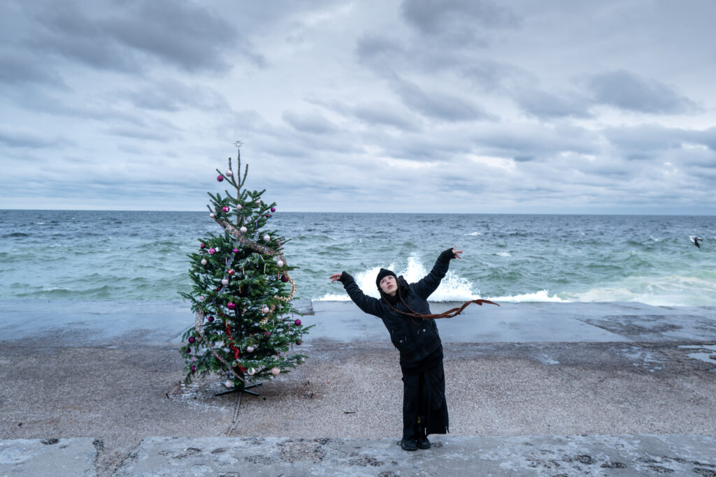 Frame 14 of 14 from Frontlines of Dignity, Shredded Skies and Other Love Stories, a photo essay by Marylise Vigneau