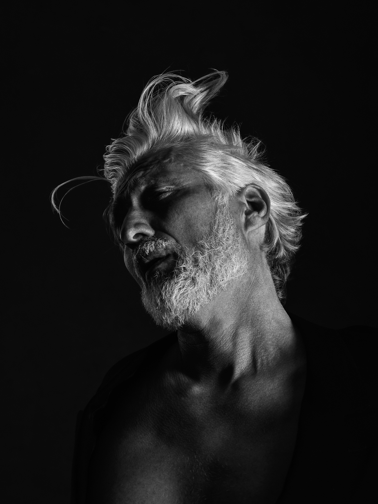 Frame 1 of 15 from Move in Silence, a photo essay by Stefan Gröpper