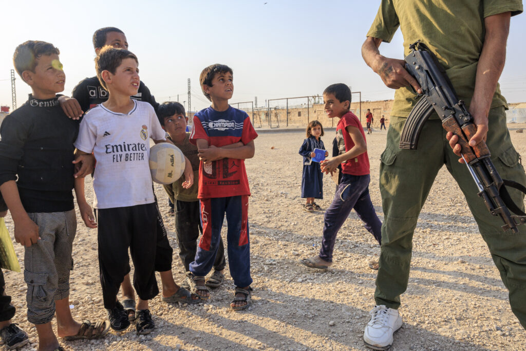 Frame 4 of 14 from The Unfinished War Against ISIS, a photo essay by Diego Baravelli