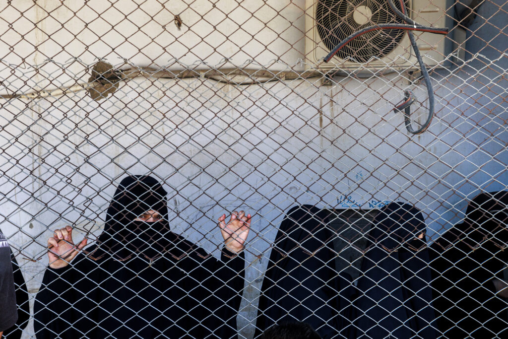 Frame 6 of 14 from The Unfinished War Against ISIS, a photo essay by Diego Baravelli