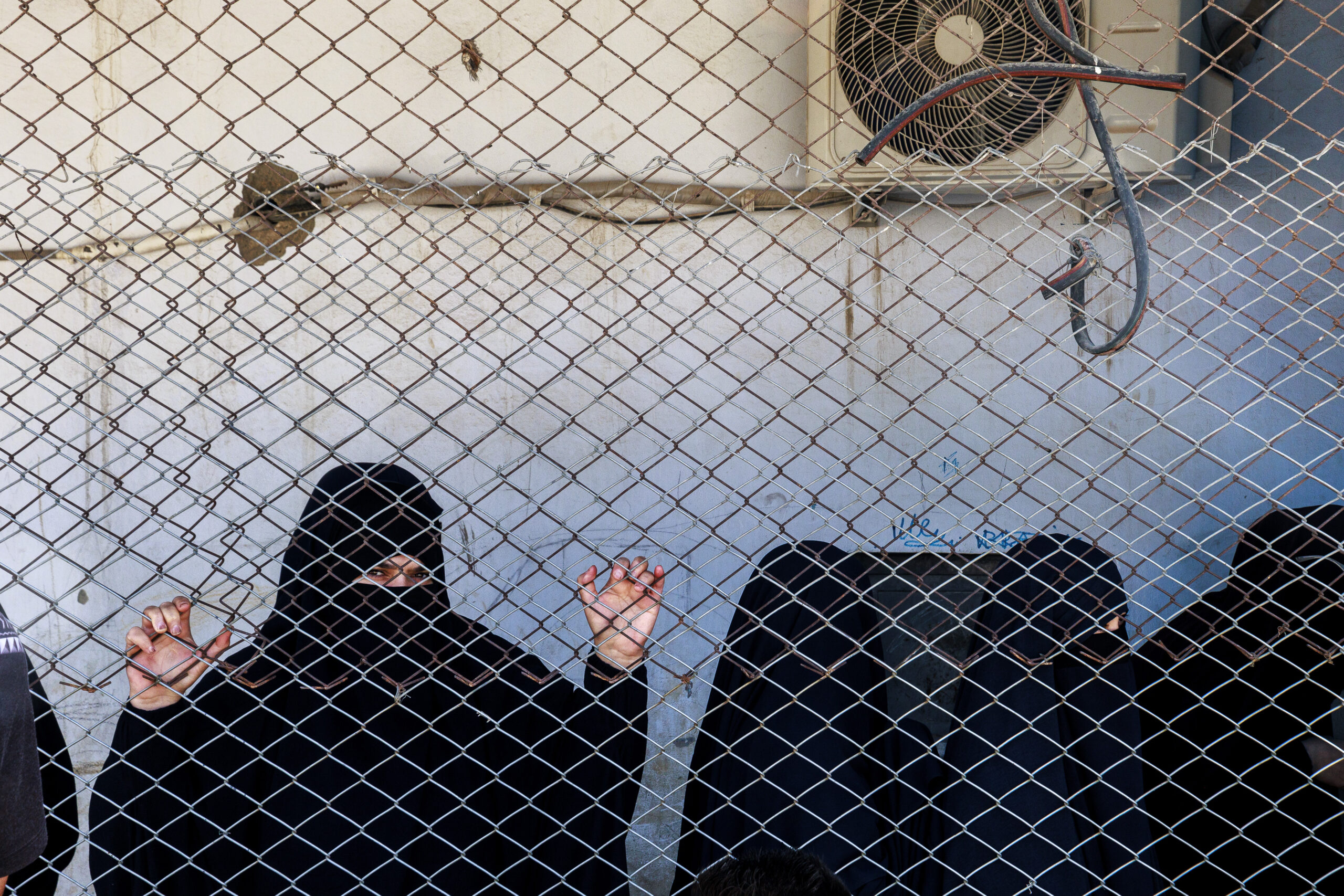 Frame 6 of 14 from The Unfinished War Against ISIS, a photo essay by Diego Baravelli
