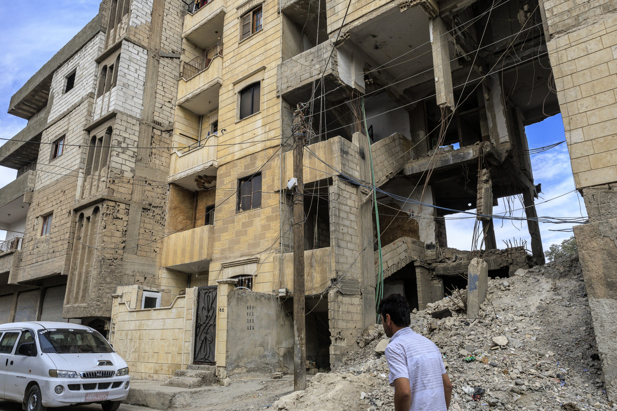 Frame 7 of 14 from The Unfinished War Against ISIS, a photo essay by Diego Baravelli