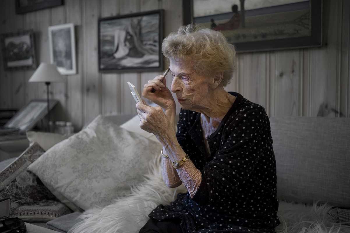 Woman, old, make up. Portrait photograph by Kai Meel Flatekval, finalist in the Shoot The Frame Portrait photography award, November 2013