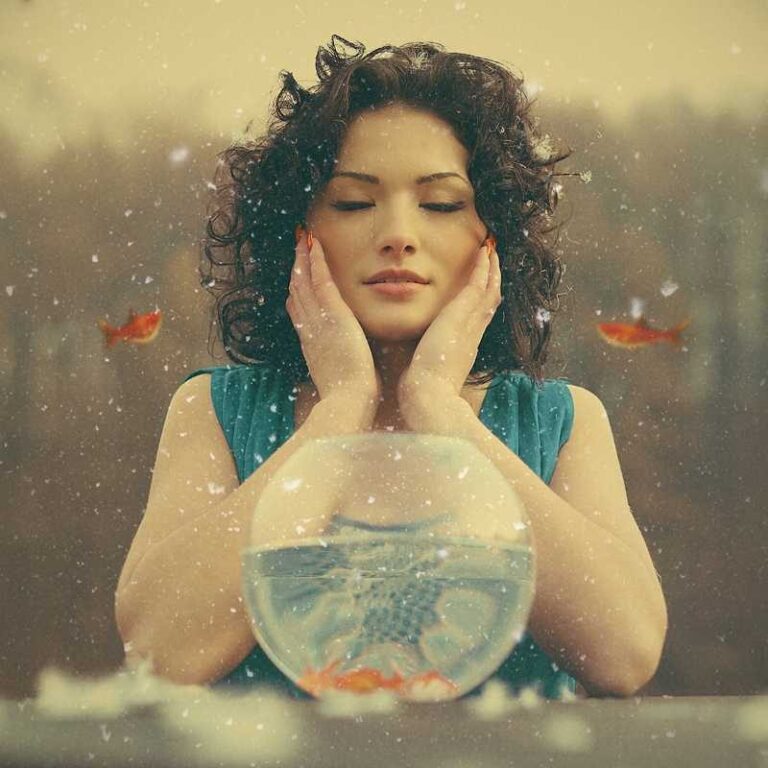 Woman, aquarium, fish, water. Portrait photograph by Cristina Venedict, winner of the Shoot The Frame Portrait photography award, December 2013