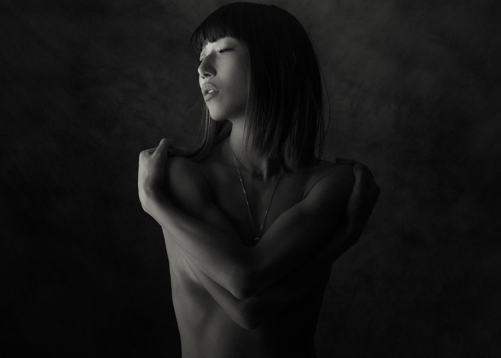 Woman, naked, embracing. Portrait photograph by Nobuhiro Ishida, finalist in the Shoot The Frame Portrait photography award, April 2018