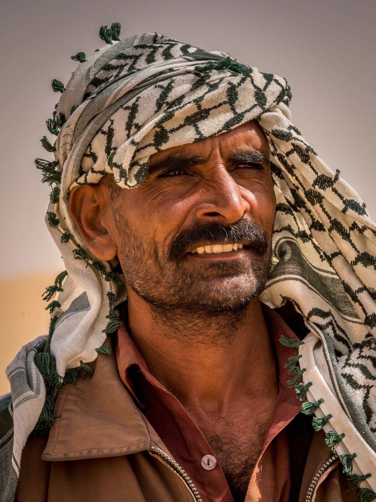 The Driver, Dubai - Verenigde Arabische Emiraten. Portrait photograph by Joke de Jager, finalist in the Shoot The Frame Portrait photography award, March 2020