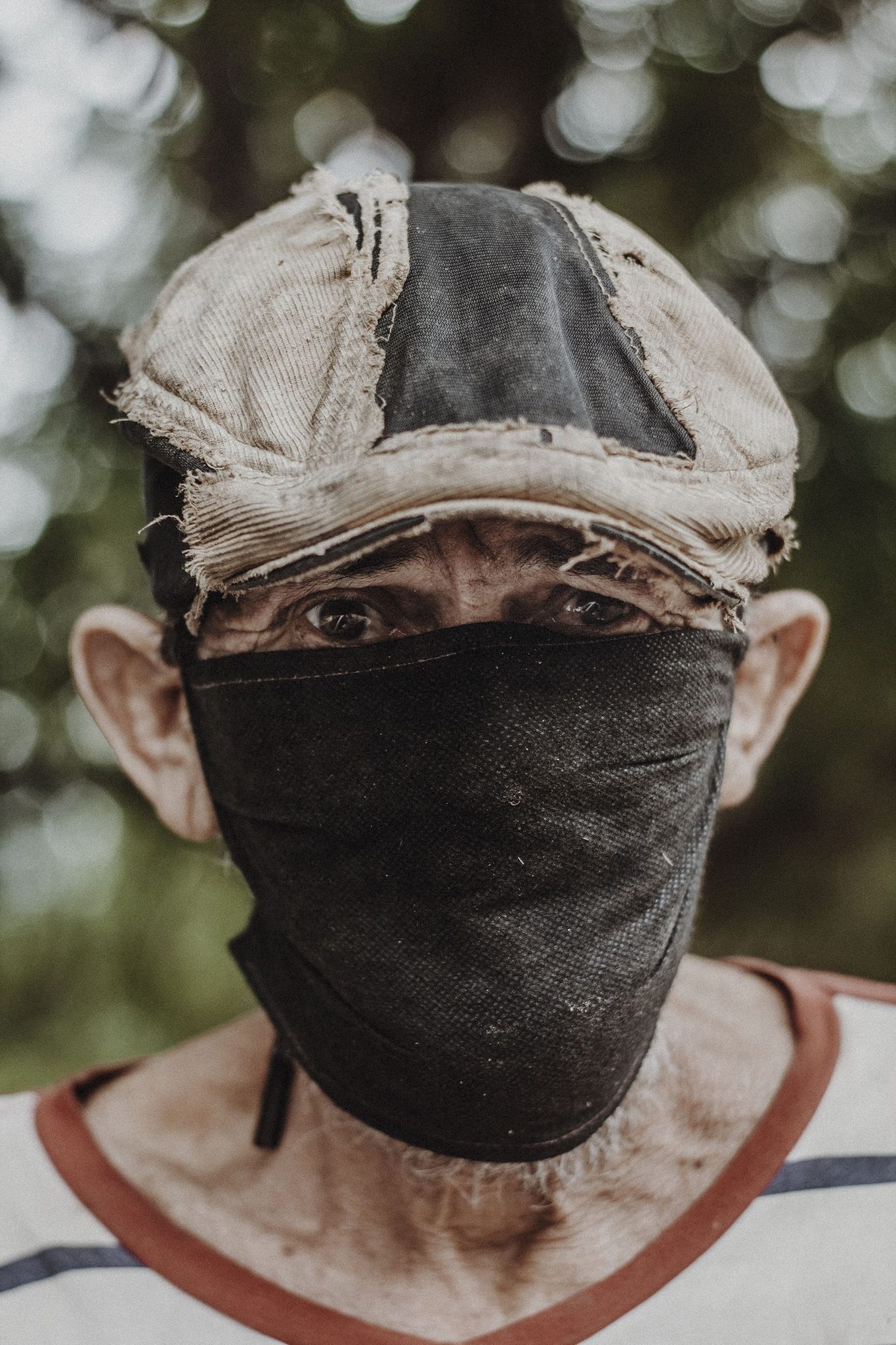 Street portrait. Portrait photograph by Ernesto Perez, finalist in the Shoot The Frame Portrait photography award, October 2020