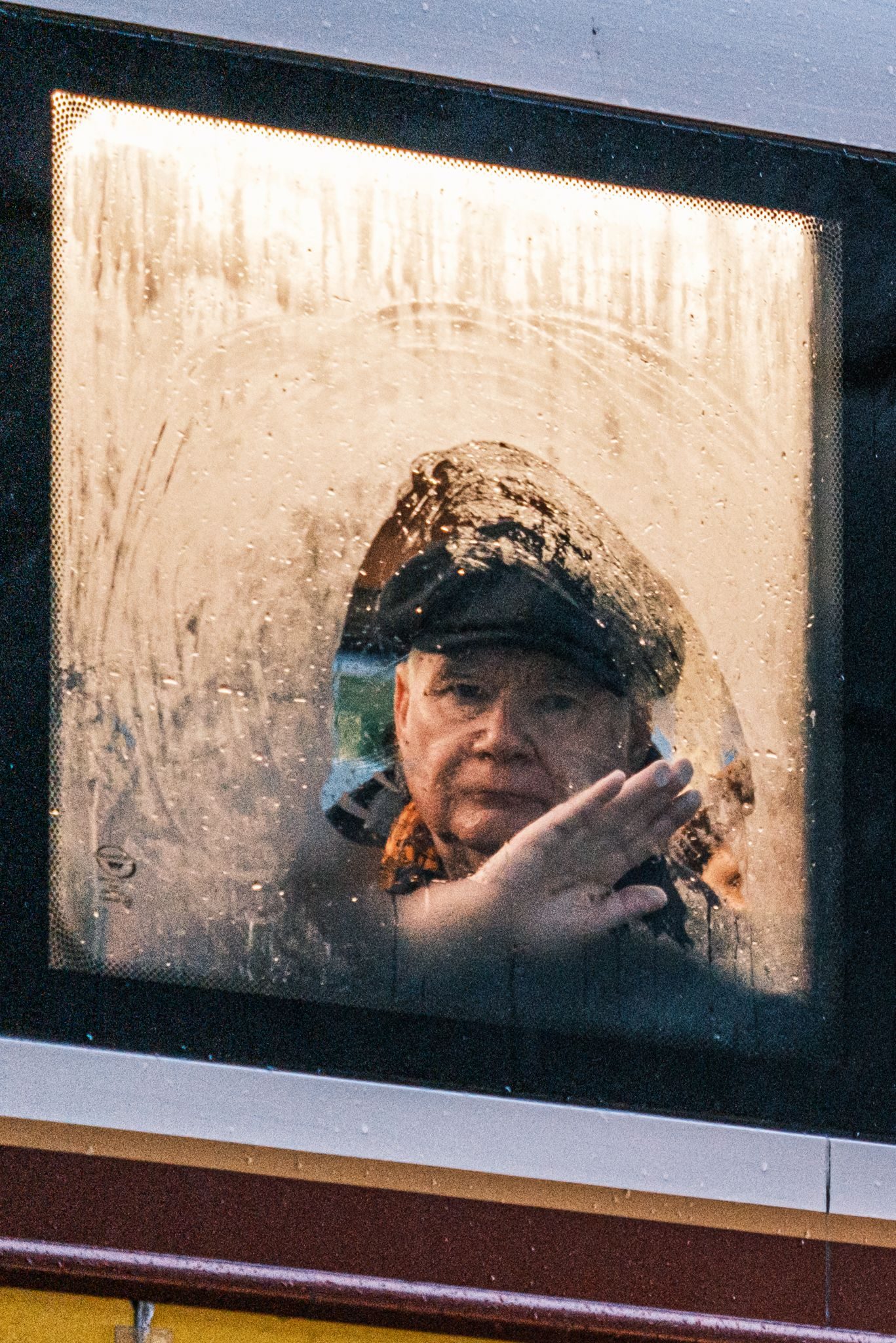 Taking a peek, Edinburgh, UK. Portrait photograph by Tommaso Carrara, winner of the Shoot The Frame Portrait photography award, December 2020