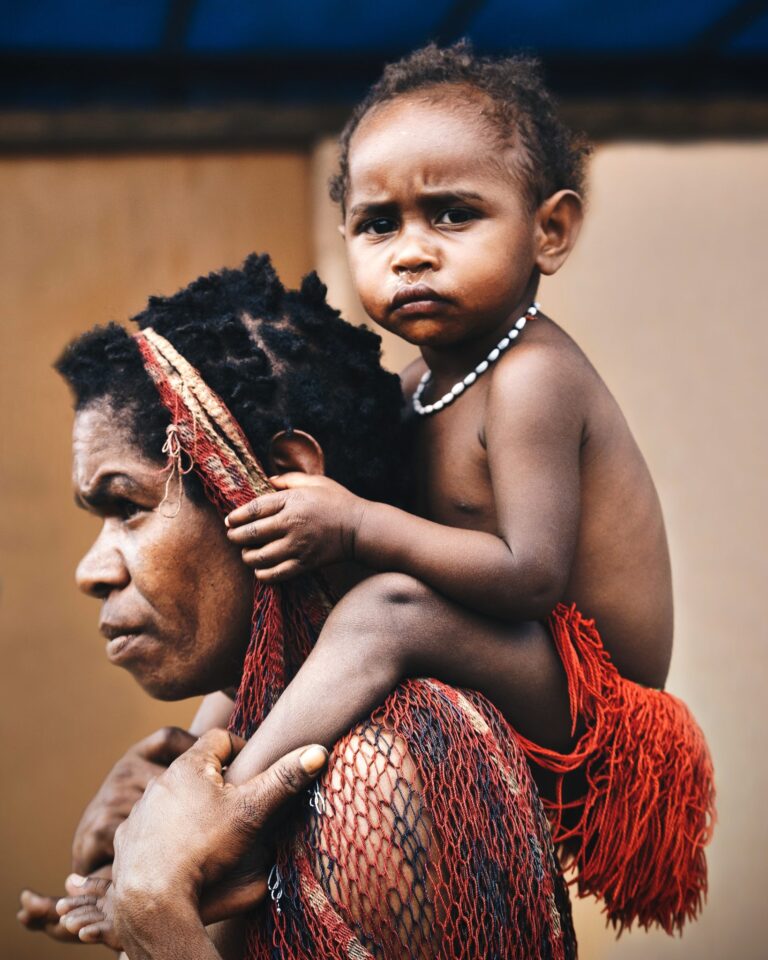 Waiting, Wamena, Jayawijaya, Papua, Indonesien. Portrait photograph by Markus Korenjak, finalist in the Shoot The Frame Portrait photography award, December 2021