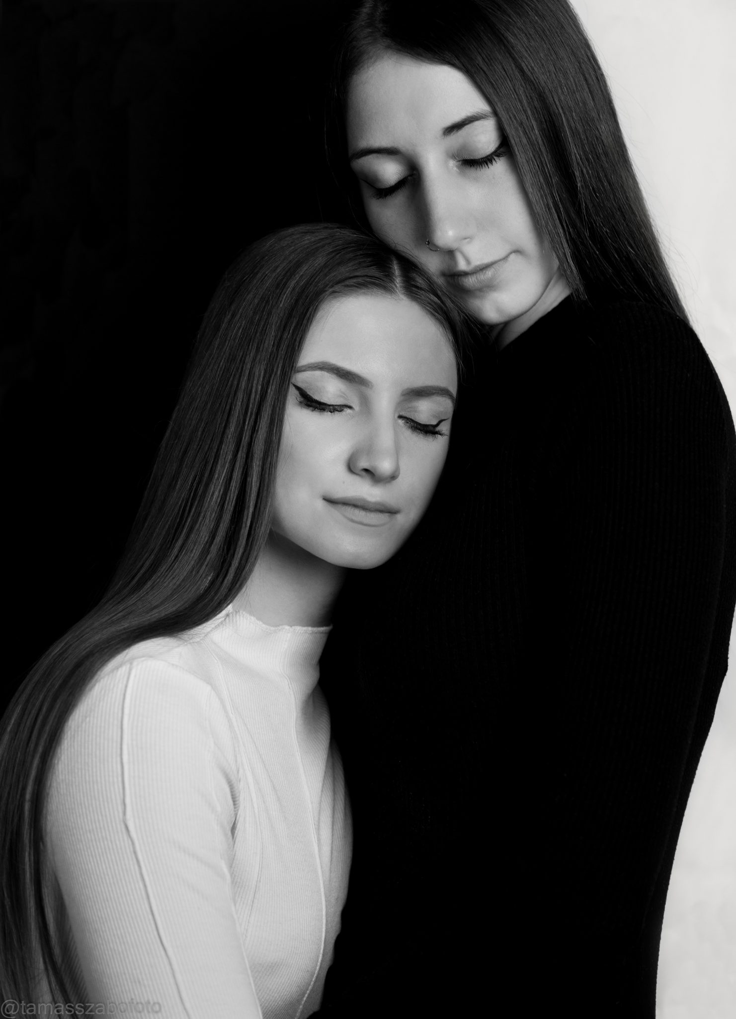 Girls, Budapest, Hungary. Portrait photograph by Tamas Szabo-Ambrus, finalist in the Shoot The Frame Portrait photography award, June 2022