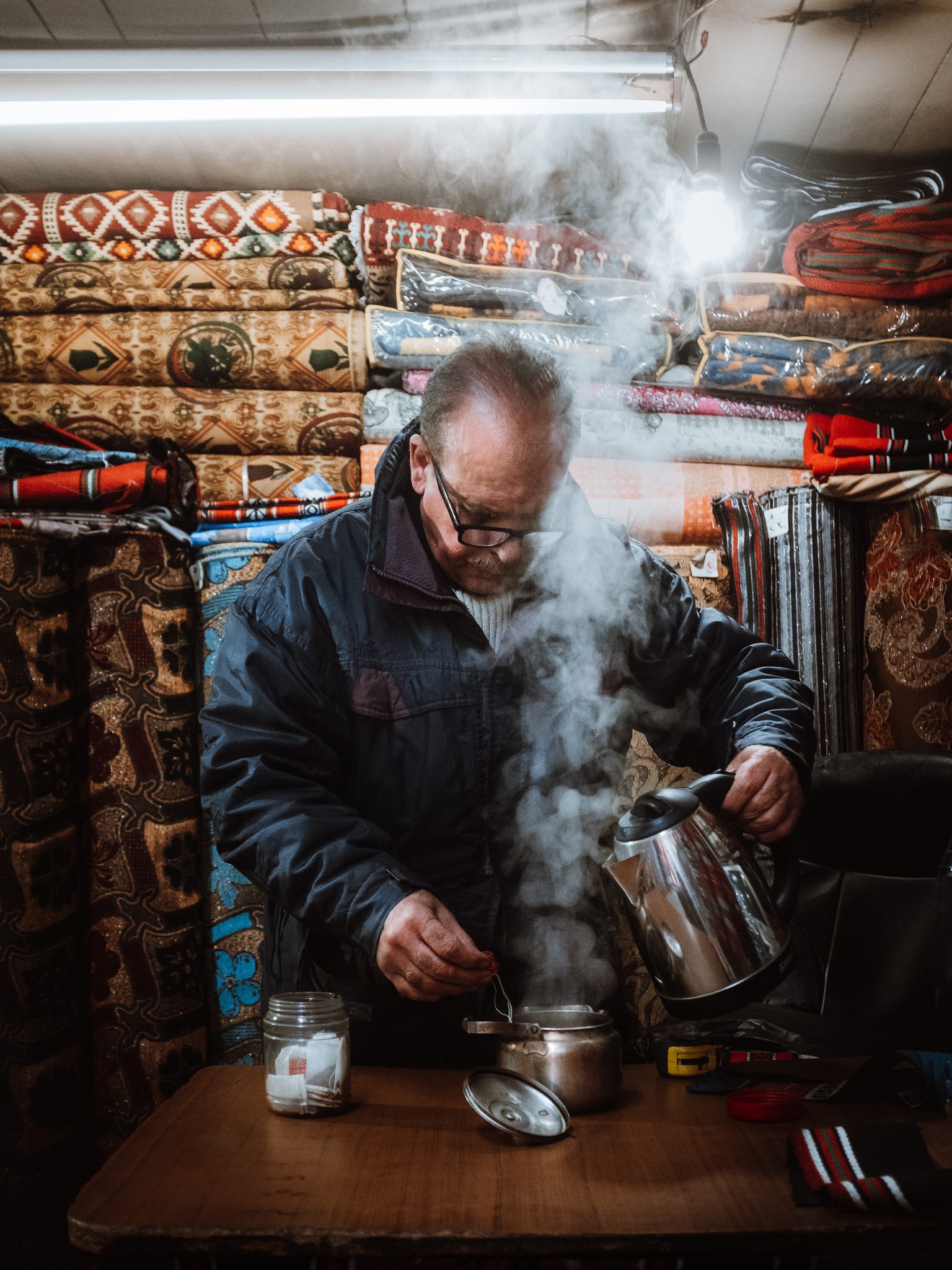 Tea?, Amman, Jordania. Portrait photograph by Pawel Klempka, finalist in the Shoot The Frame Portrait photography award, March 2023
