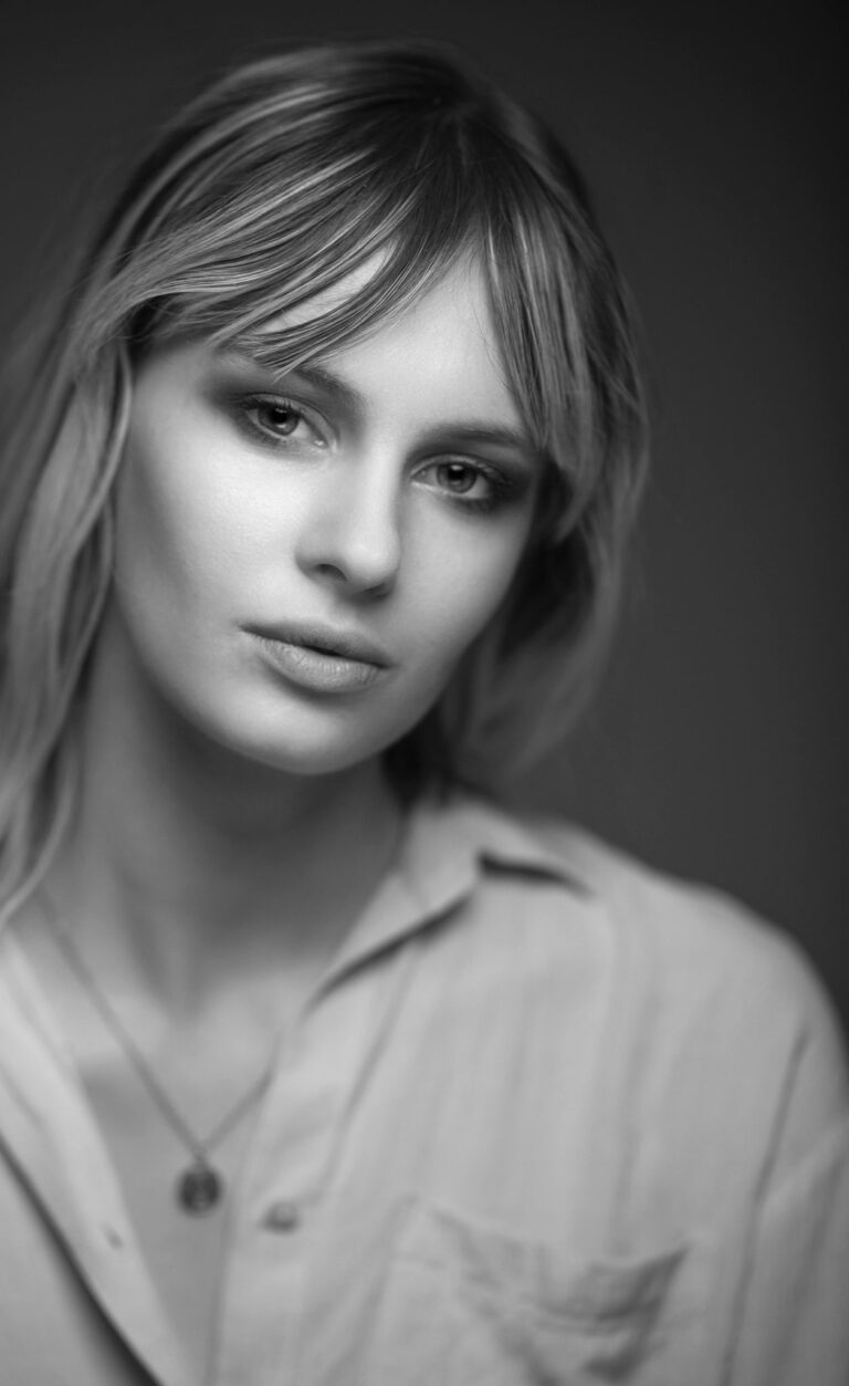 Eye contact, Reading, UK. Portrait photograph by Gerry Fitzgerald, finalist in the Shoot The Frame Portrait photography award, July 2023