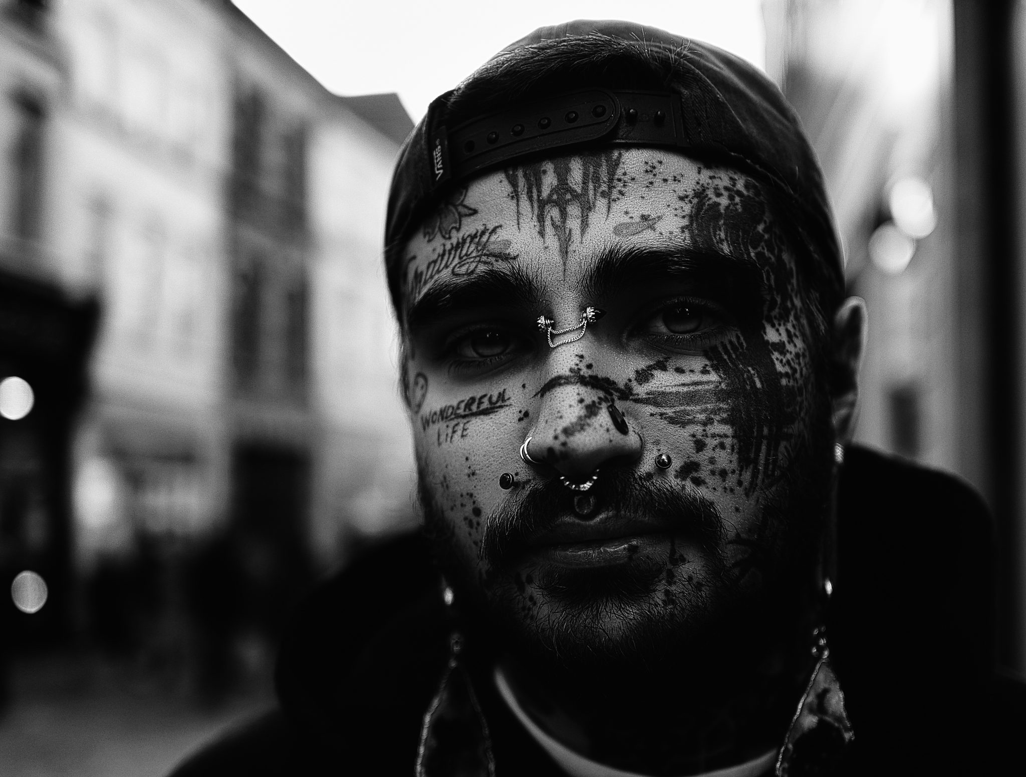 The tattoo artist, Mons, Bélgica. Portrait photograph by Juan Francisco Hernández, finalist in the Shoot The Frame Portrait photography award, January 2024