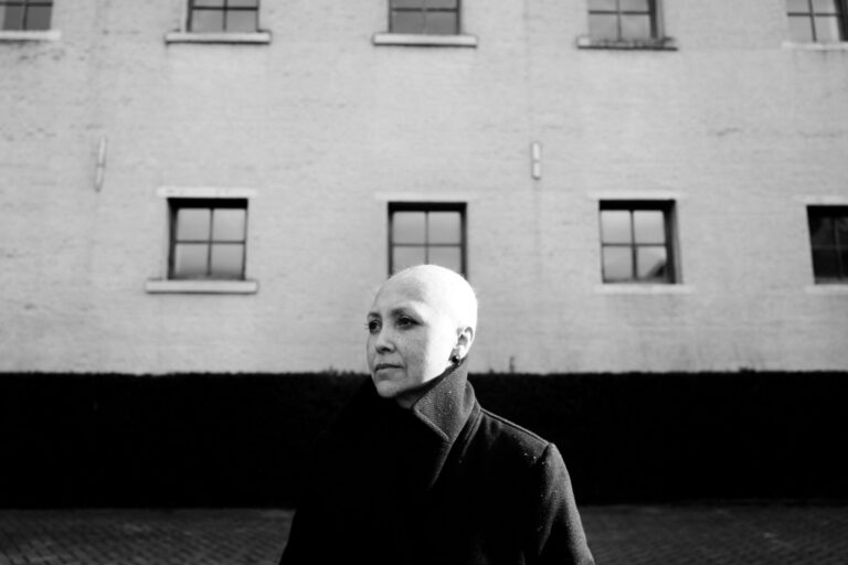 Combatting breast cancer, Mons, Bélgica. Portrait photograph by Juan Francisco Hernández, winner of the Shoot The Frame Portrait photography award, January 2024