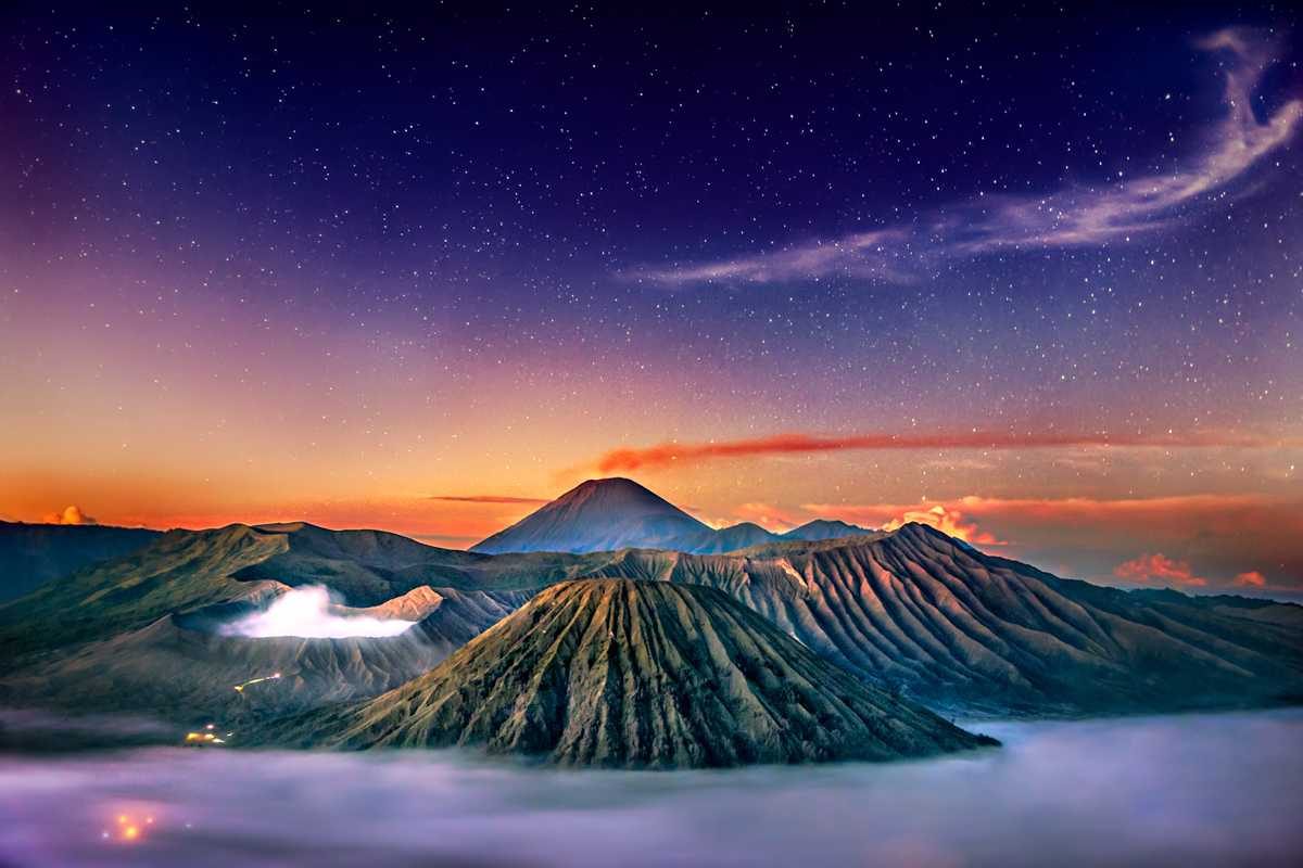 Volcano, crater, sky, lights. Landscape photograph by Maher Hayfa, winner of the Shoot The Frame Landscape photography award, July 2014