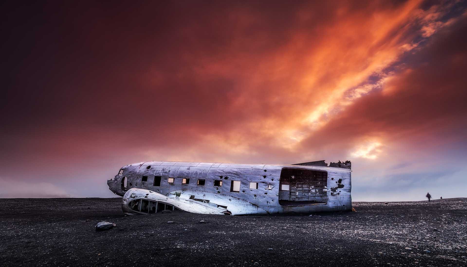 Crashed, plane, sand, lights. Landscape photograph by Attilio Di Giangiacomo, winner of the Shoot The Frame Landscape photography award, March 2015