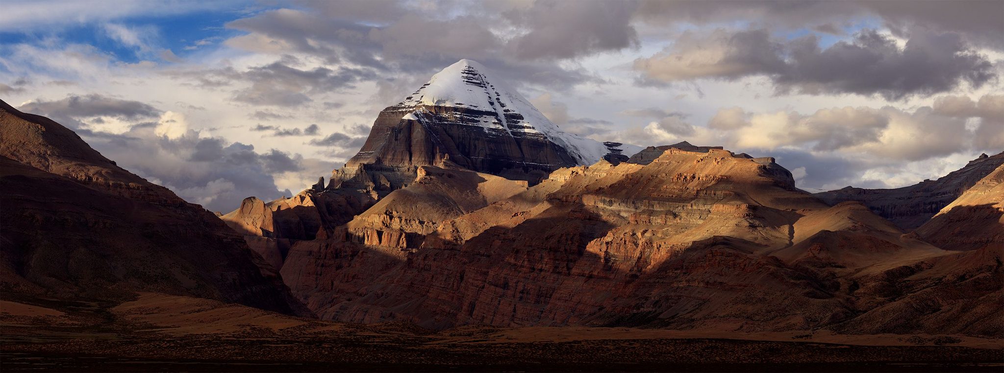 冈仁波齐峰, Tibet, China. Landscape photograph by Cedar Kraus, finalist in the Shoot The Frame Landscape photography award, February 2020