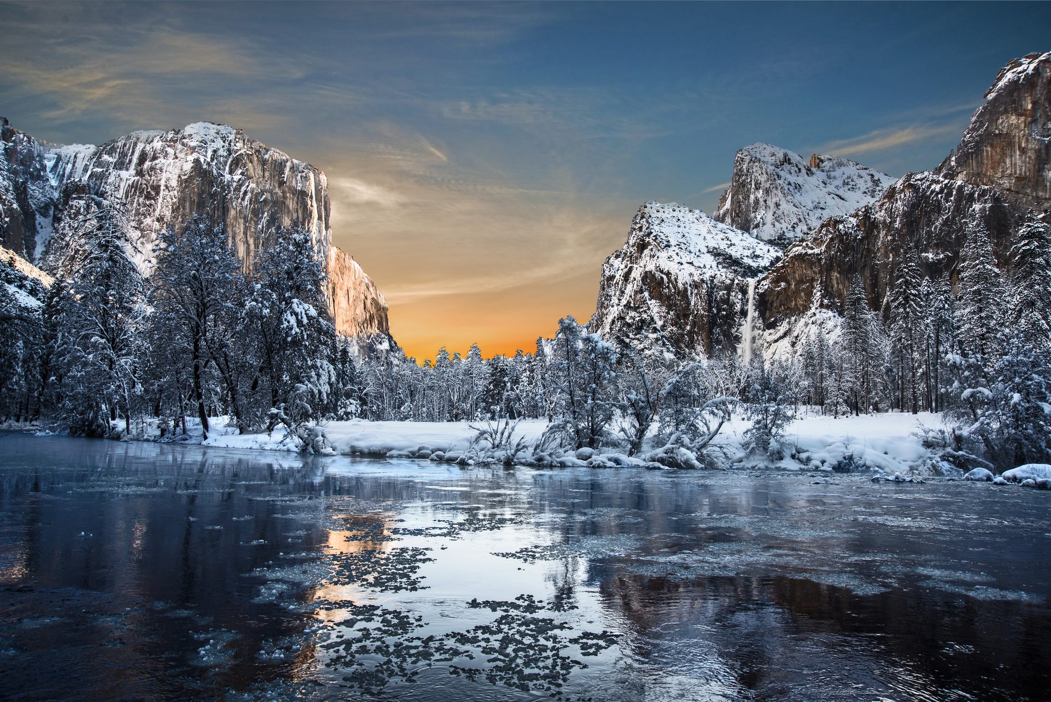 Sunrise Yosemite Valley. Landscape photograph by Thomas Webb, finalist in the Shoot The Frame Landscape photography award, April 2020