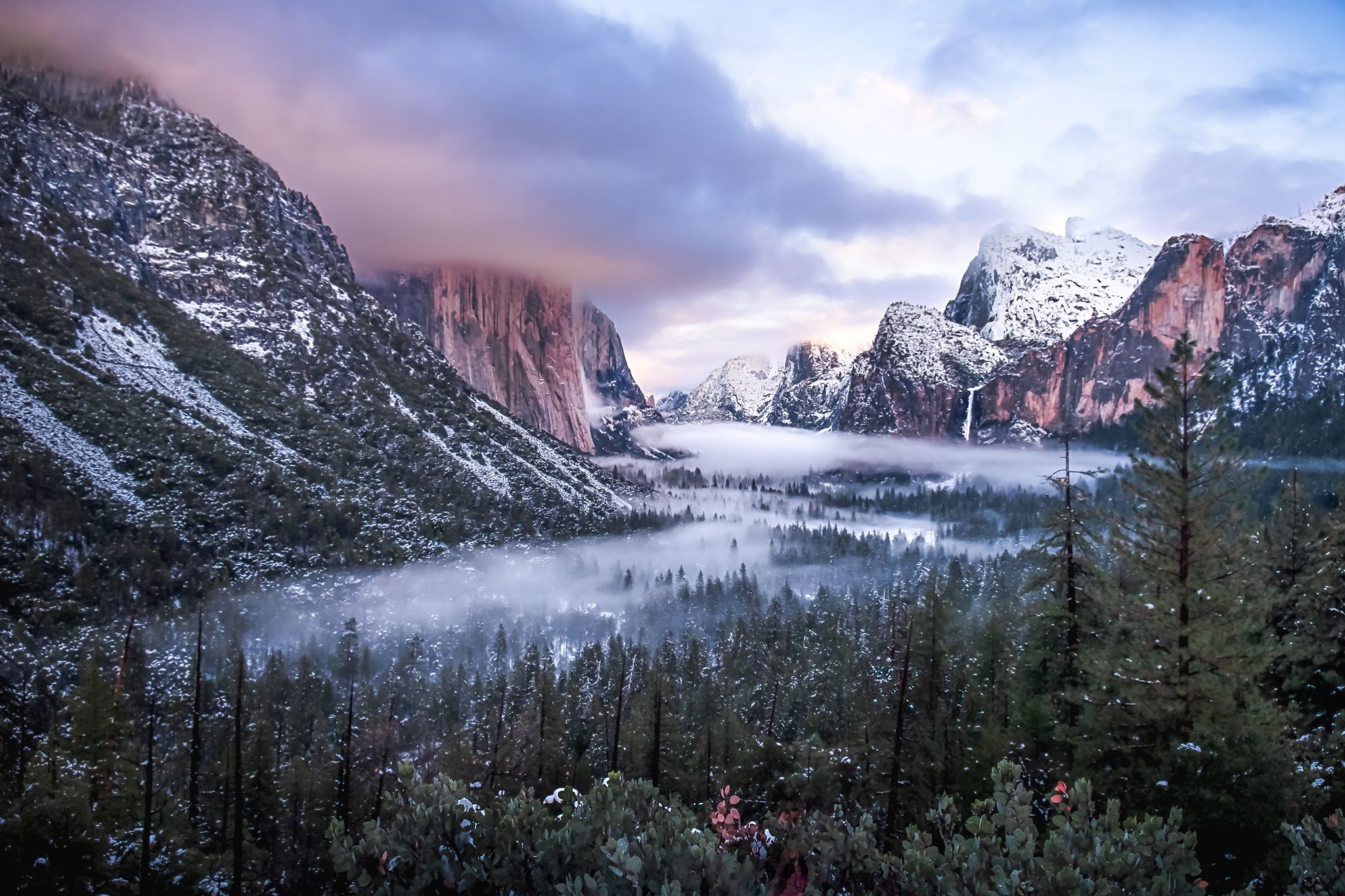 Magnificent Sunset Tunnel View, Yosemite National Park. Landscape photograph by William Dodd, finalist in the Shoot The Frame Landscape photography award, October 2023